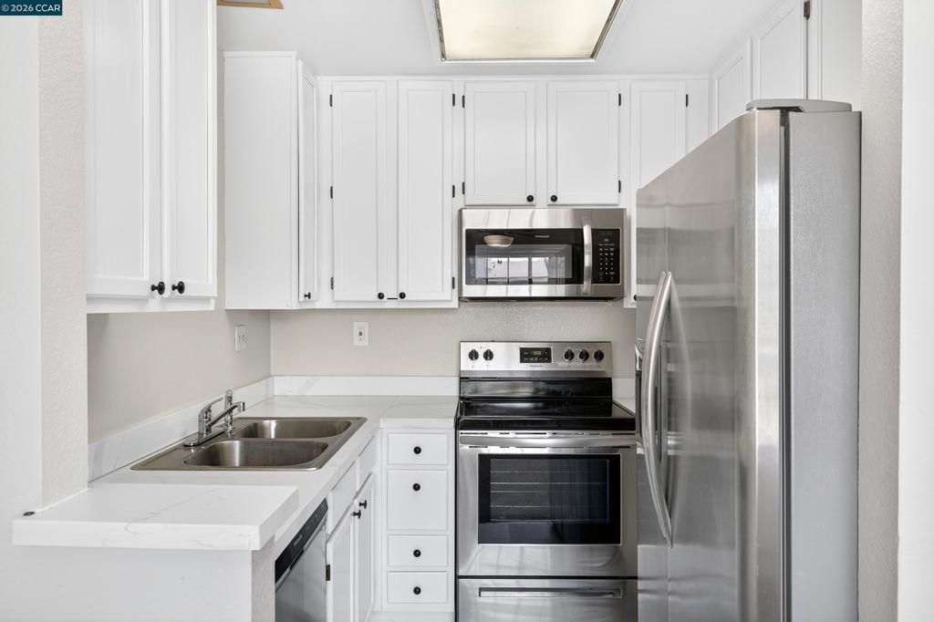 Image 17 of property listing at 15 15 Glenwood, Hercules, CA 94547