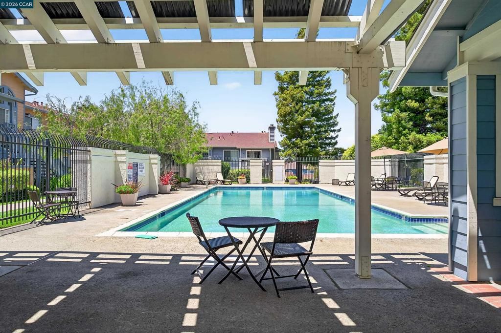 Image 43 of property listing at 15 15 Glenwood, Hercules, CA 94547