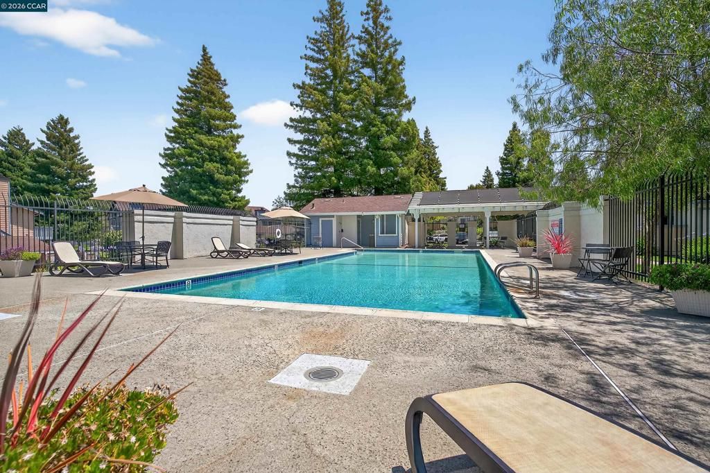 Image 44 of property listing at 15 15 Glenwood, Hercules, CA 94547