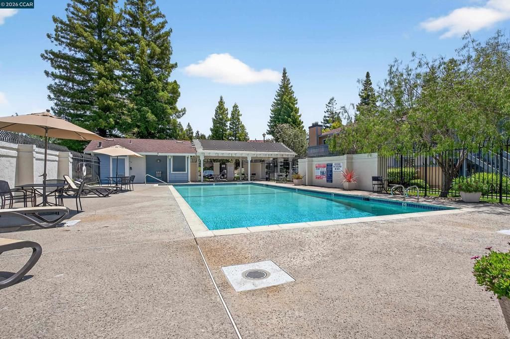 Image 45 of property listing at 15 15 Glenwood, Hercules, CA 94547