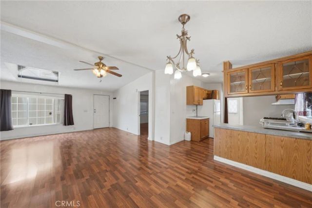 10800 Dale 215, Stanton, CA 90680