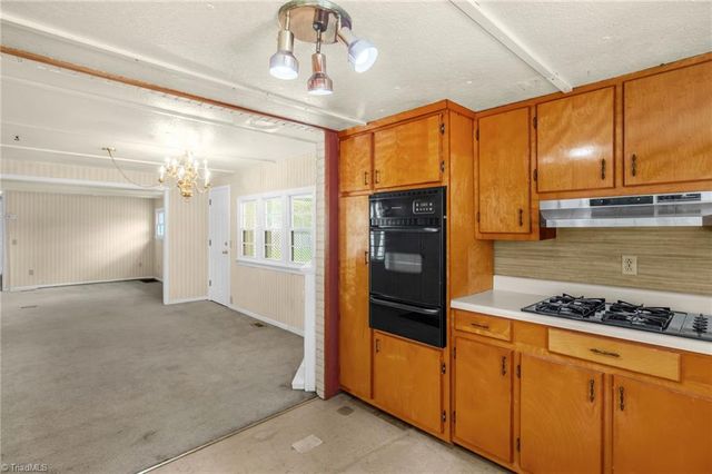 6604 Bronze Road, Jamestown, NC 27282