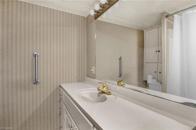 6604 Bronze Road, Jamestown, NC 27282