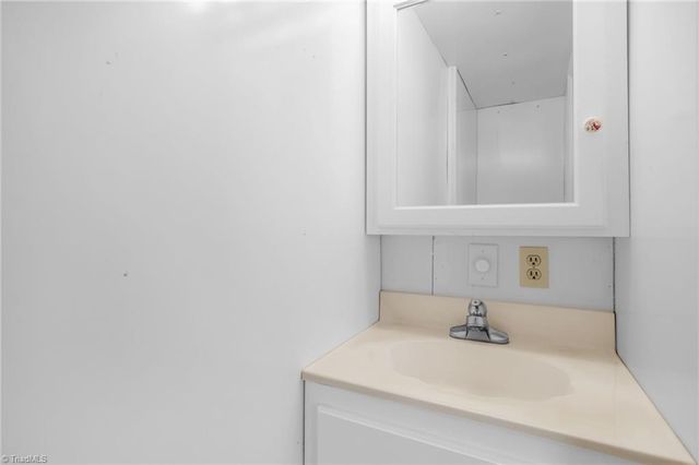 6604 Bronze Road, Jamestown, NC 27282