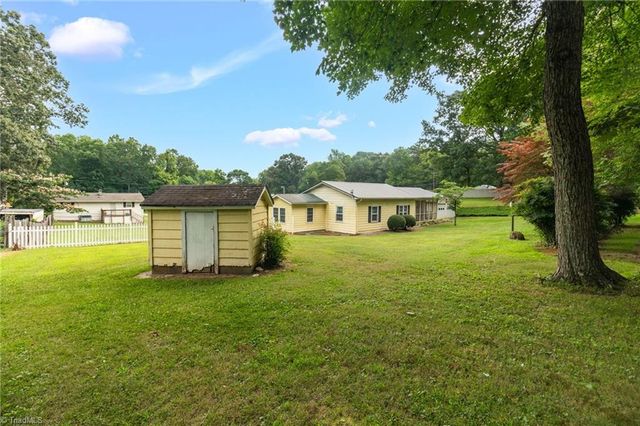 6604 Bronze Road, Jamestown, NC 27282