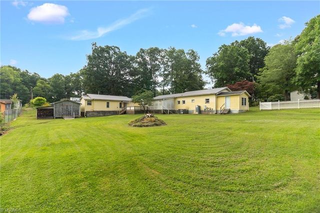 6604 Bronze Road, Jamestown, NC 27282