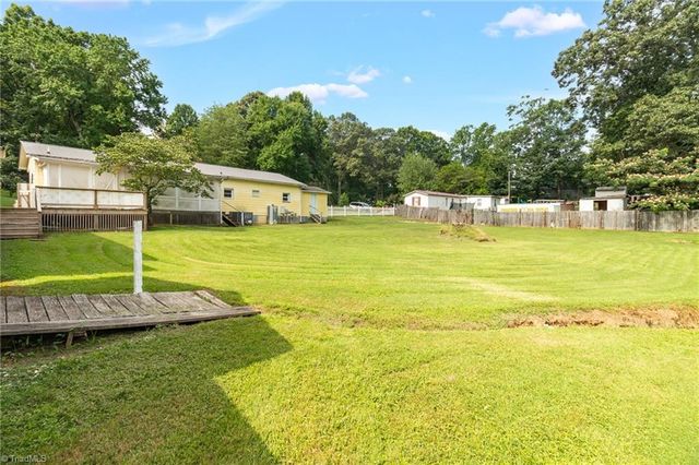6604 Bronze Road, Jamestown, NC 27282