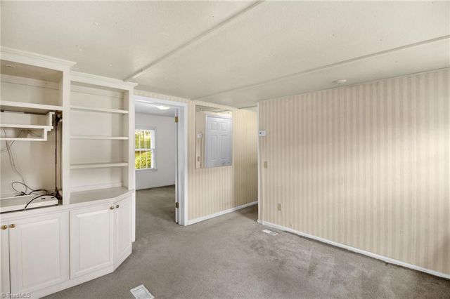 6604 Bronze Road, Jamestown, NC 27282