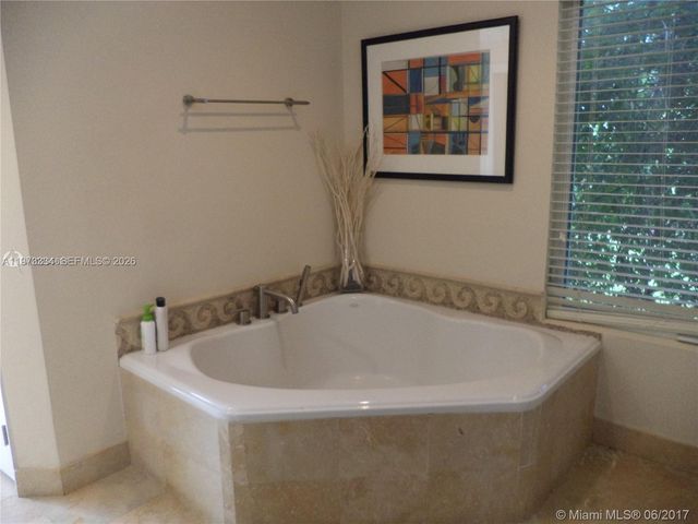 7390 SW 99th St, Pinecrest, FL 33156