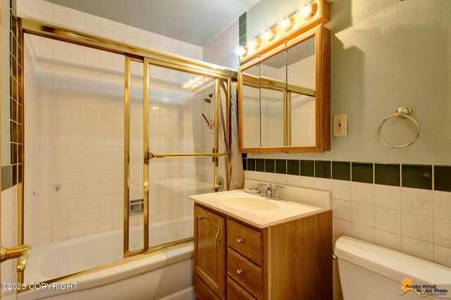 2628 Turnagain Parkway, Anchorage, AK 99517