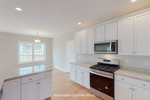 83 Lantern Drive, Sandown, NH 03873