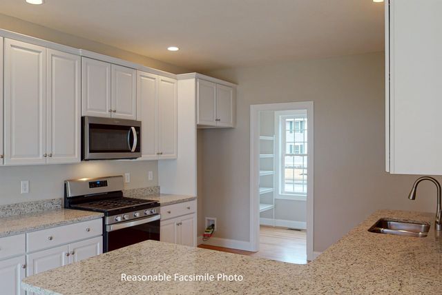 83 Lantern Drive, Sandown, NH 03873