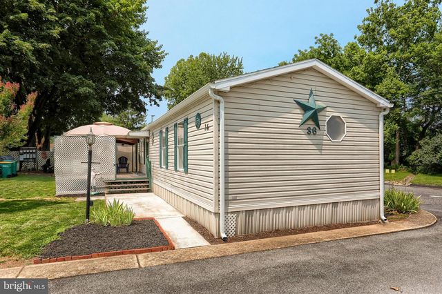 36 GARDEN PARKWAY, Carlisle, PA 17013