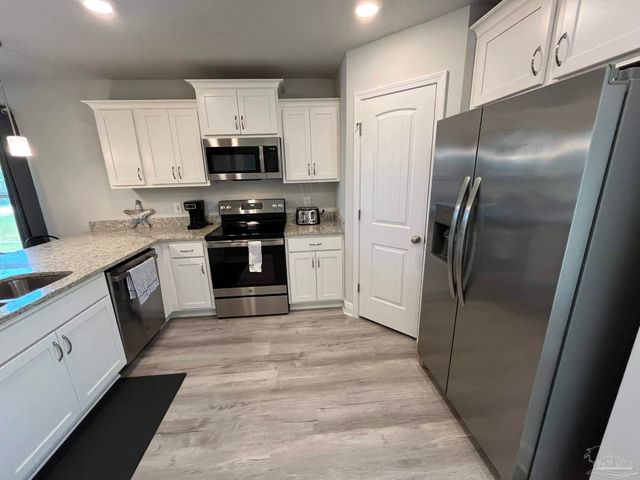 1949 Justice Cir, Gulf Breeze, FL 32563