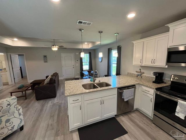 1949 Justice Cir, Gulf Breeze, FL 32563