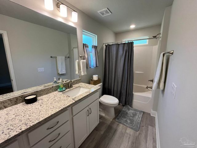 1949 Justice Cir, Gulf Breeze, FL 32563