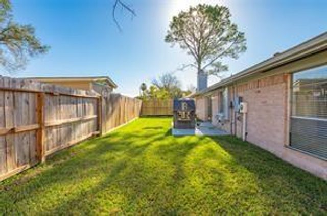 10215 Kirkwren Drive, Houston, TX 77089