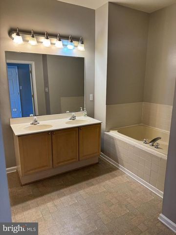 39 SAGEWOOD ST, Charles Town, WV 25414