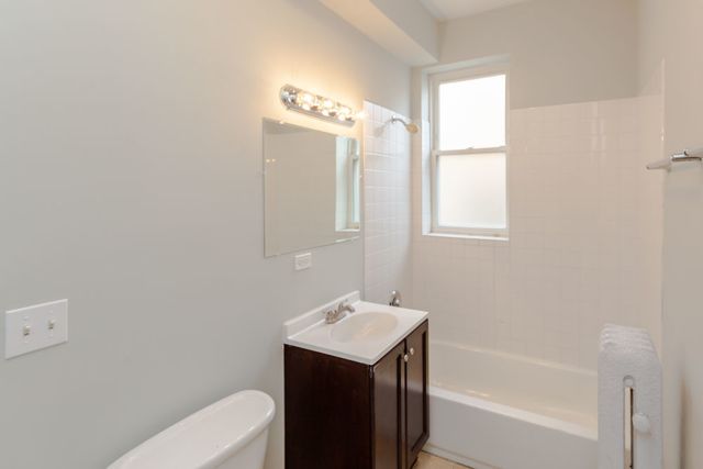 429 E Oakwood Boulevard 11, Chicago, IL 60653