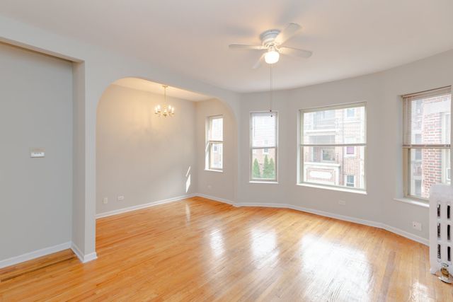 429 E Oakwood Boulevard 11, Chicago, IL 60653