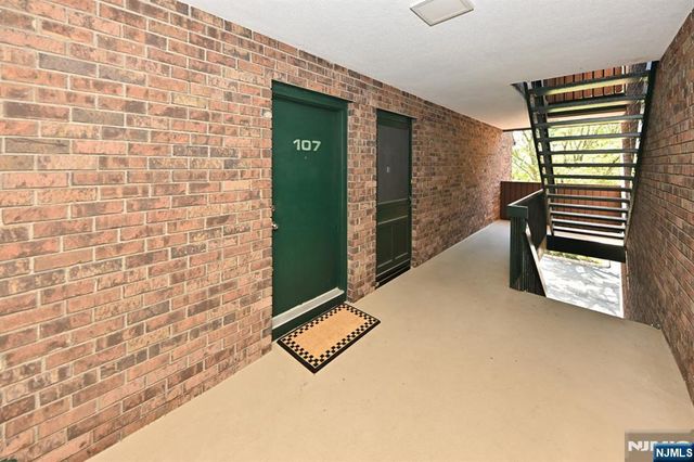 107 Indian Hollow Court 107, Mahwah, NJ 07430