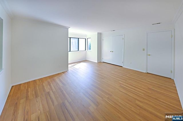 107 Indian Hollow Court 107, Mahwah, NJ 07430