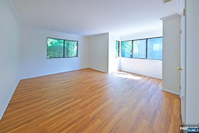 107 Indian Hollow Court 107, Mahwah, NJ 07430