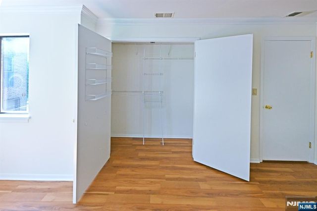 107 Indian Hollow Court 107, Mahwah, NJ 07430