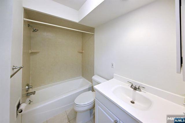 107 Indian Hollow Court 107, Mahwah, NJ 07430