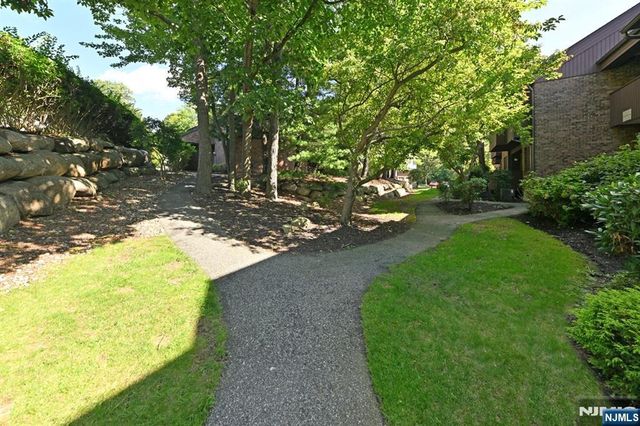 107 Indian Hollow Court 107, Mahwah, NJ 07430