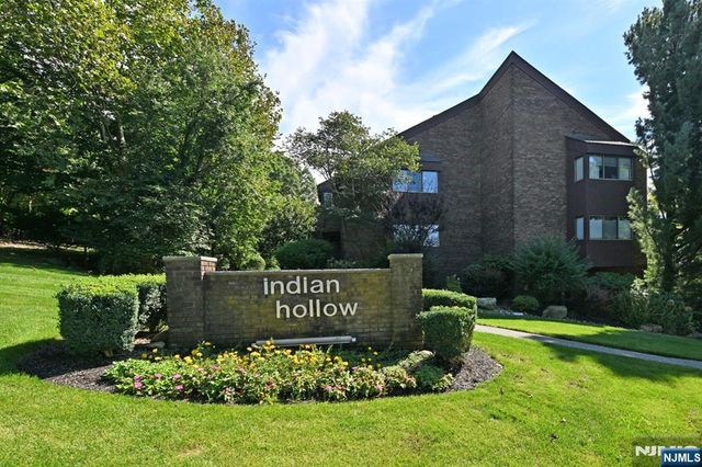 107 Indian Hollow Court 107, Mahwah, NJ 07430