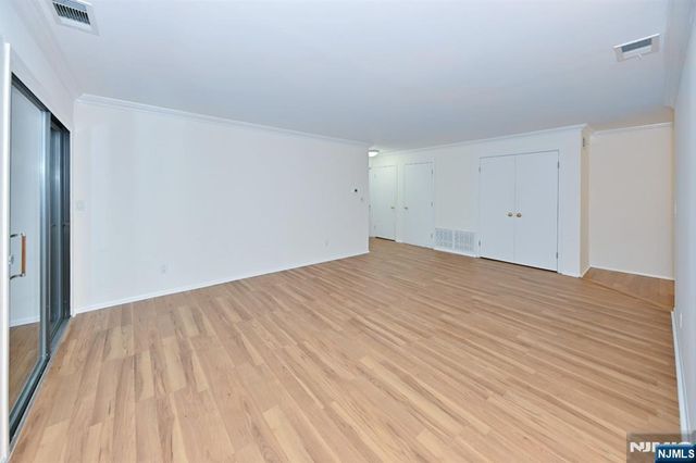 107 Indian Hollow Court 107, Mahwah, NJ 07430
