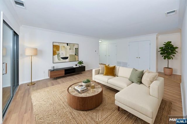 107 Indian Hollow Court 107, Mahwah, NJ 07430