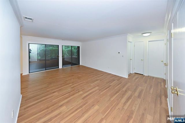 107 Indian Hollow Court 107, Mahwah, NJ 07430