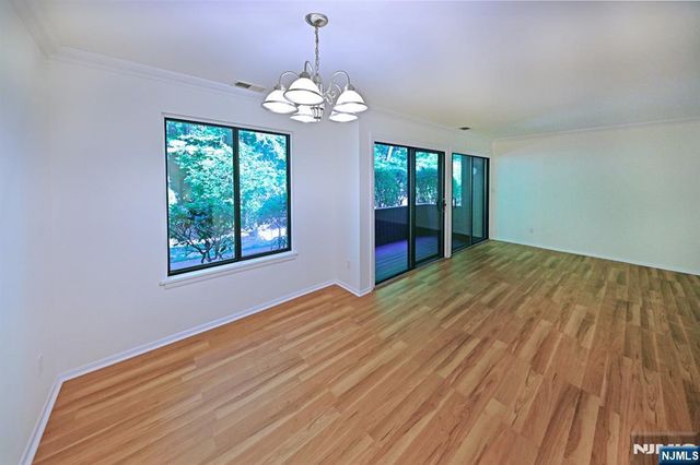 107 Indian Hollow Court 107, Mahwah, NJ 07430