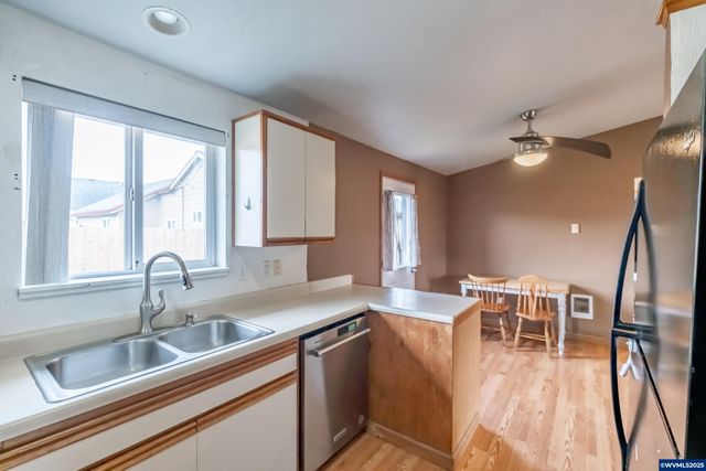 1940 17th Av SE, Albany, OR 97322