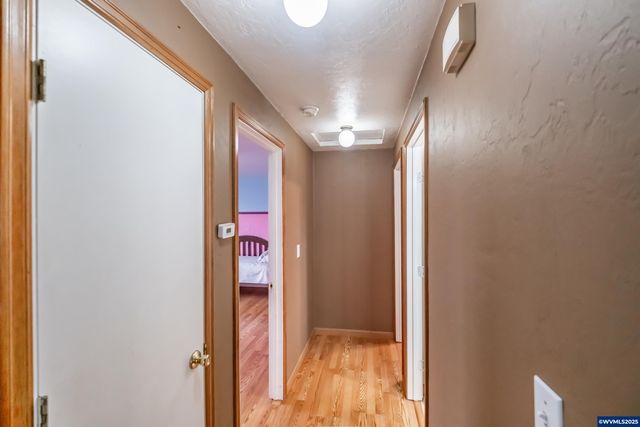 1940 17th Av SE, Albany, OR 97322