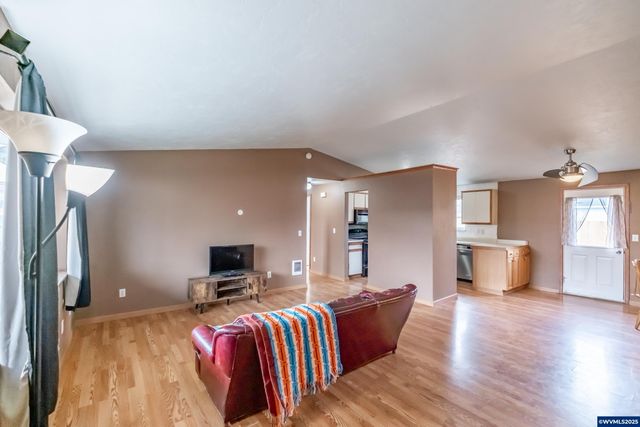 1940 17th Av SE, Albany, OR 97322