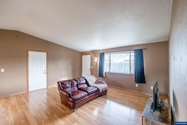 1940 17th Av SE, Albany, OR 97322