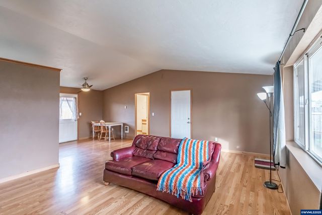 1940 17th Av SE, Albany, OR 97322