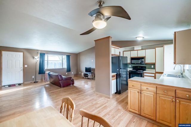 1940 17th Av SE, Albany, OR 97322