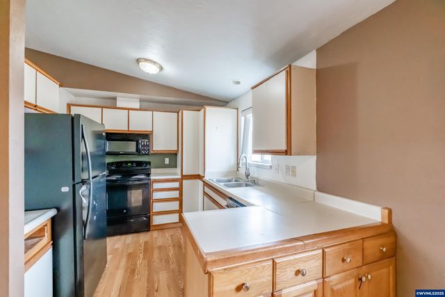 1940 17th Av SE, Albany, OR 97322