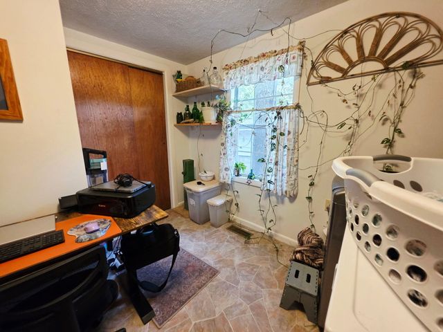 57298 S 608 Road, Kansas, OK 74347