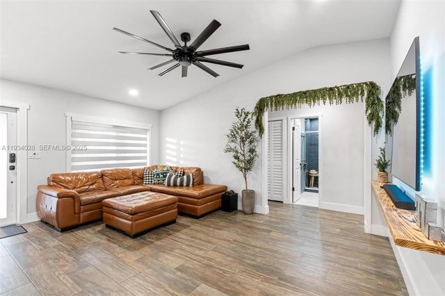 10955 SW 122nd Pl ., Miami, FL 33186