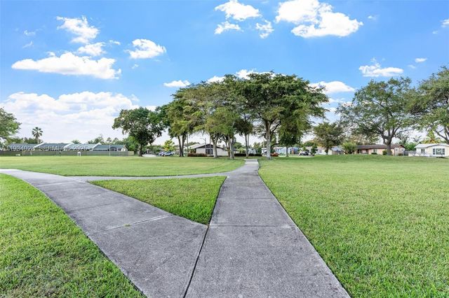 10955 SW 122nd Pl ., Miami, FL 33186