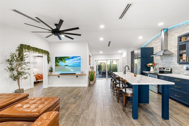 10955 SW 122nd Pl ., Miami, FL 33186