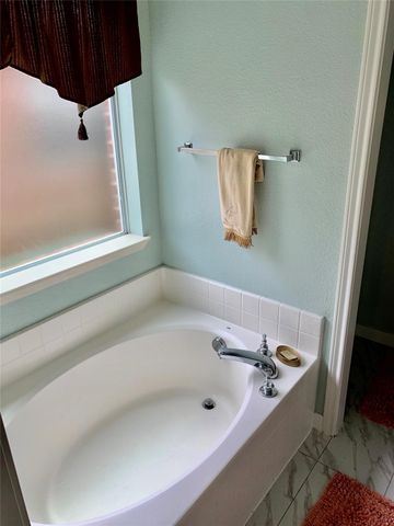 9004 Eastwood Avenue, Cross Roads, TX 76227