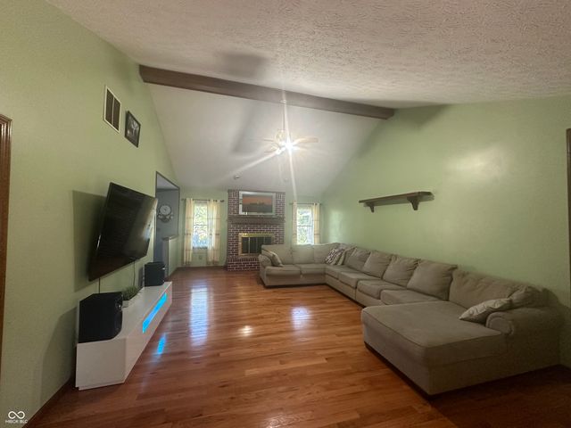 608 Morningside Drive, Whiteland, IN 46184