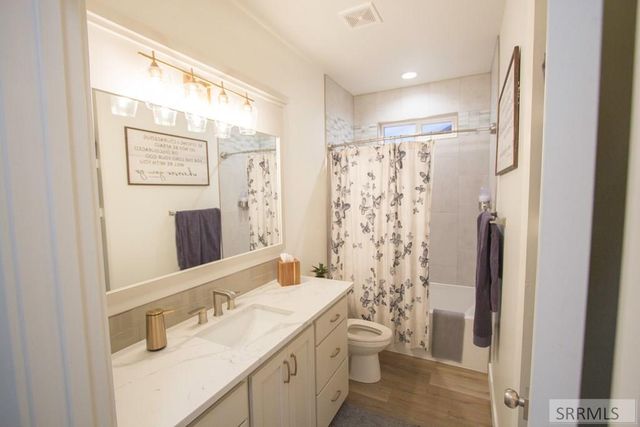 4900 Torcello Drive, Ammon, ID 83406