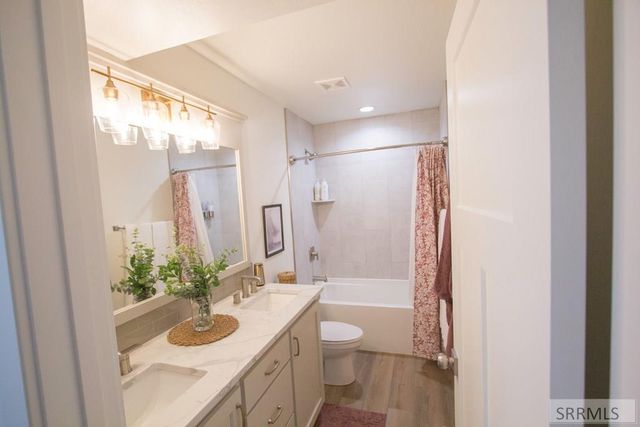 4900 Torcello Drive, Ammon, ID 83406